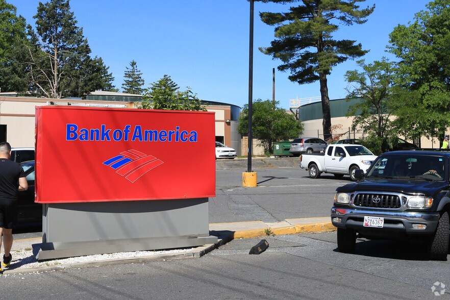 More Photos Of 2601 W University Blvd, Wheaton Office For Lease