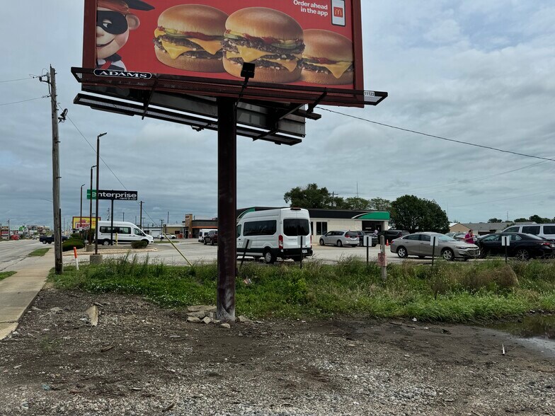 More Photos Of 1212 N Prospect Ave, Champaign Freestanding For Sale