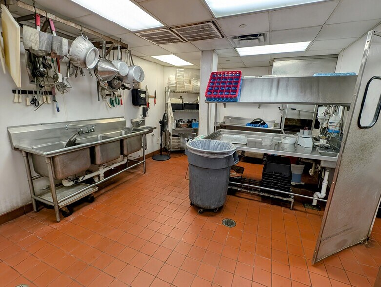 More Photos Of 5101 Center St, Williamsburg Restaurant For Sale