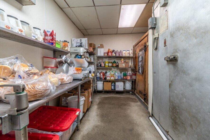 More Photos Of 110 S Broadway St, New Philadelphia Storefront Retail Office For Sale
