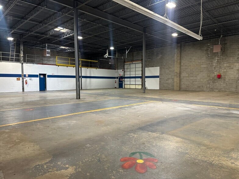 More Photos Of 60-70 Cleveland Ave, Bay Shore Warehouse For Lease