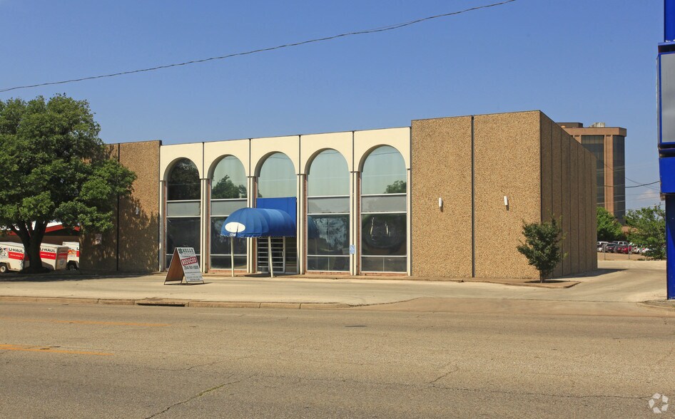 More Photos Of 1210 Lake Air Dr, Waco Freestanding For Sale