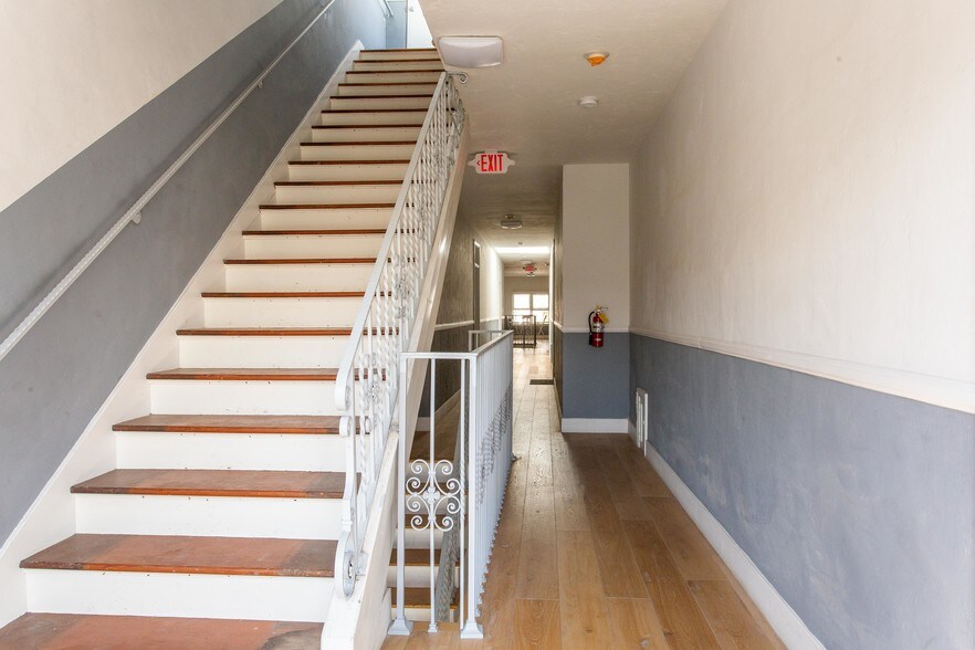 More Photos Of 121 S Elm Dr, Beverly Hills Apartments For Sale