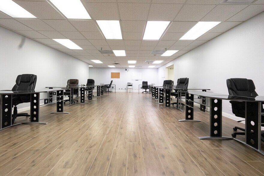 More Photos Of 5430 W Sahara Ave, Las Vegas Office For Lease