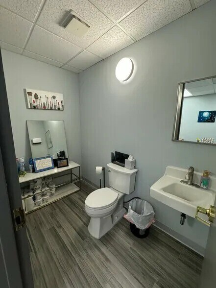 More Photos Of 6101 Webb Rd, Tampa Medical For Sale