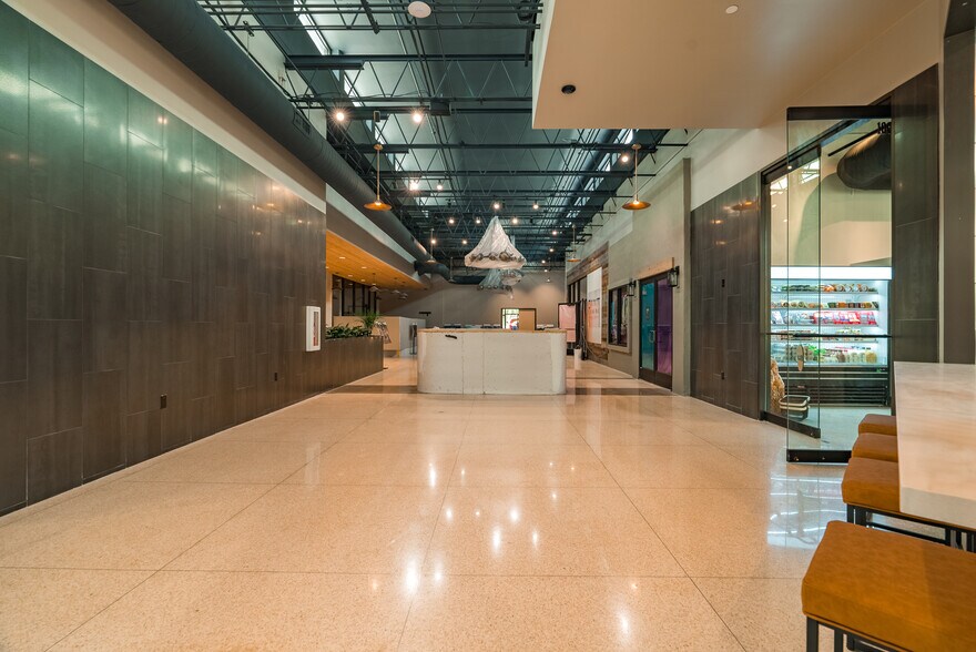 More Photos Of 206 N Milam St, Fredericksburg General Retail For Lease