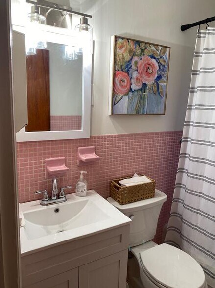 More Photos Of 404 S Clay Ave, Kirkwood Office For Lease