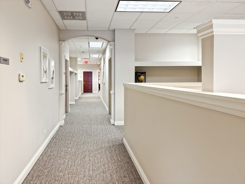 More Photos Of 1870 W Winchester Rd, Libertyville Coworking Space