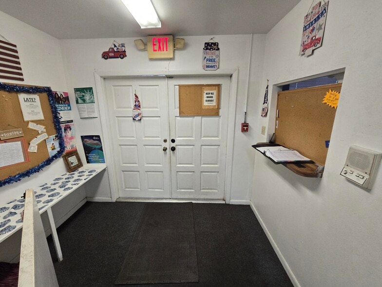 More Photos Of 8810 W Norfolk St, Tampa Schools For Sale