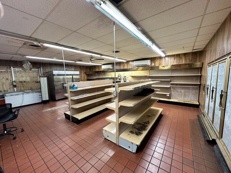 More Photos Of 1002 N Mockingbird Ln, Abilene Convenience Store For Sale