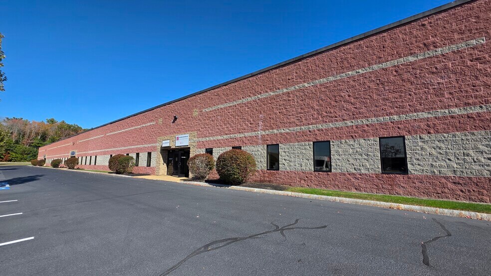 Primary Photo Of 4 Thomas Dr, Westbrook Showroom For Lease