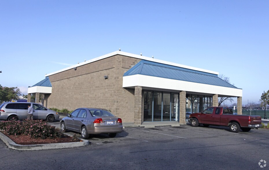 More Photos Of 1190-1350 Macdonald Ave, Richmond Unknown For Lease