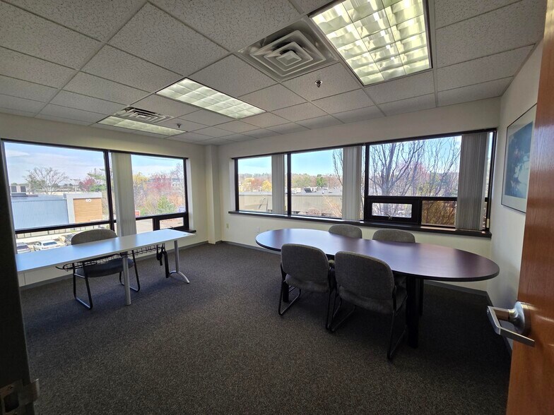 More Photos Of 18 Commerce Way, Woburn Office For Lease