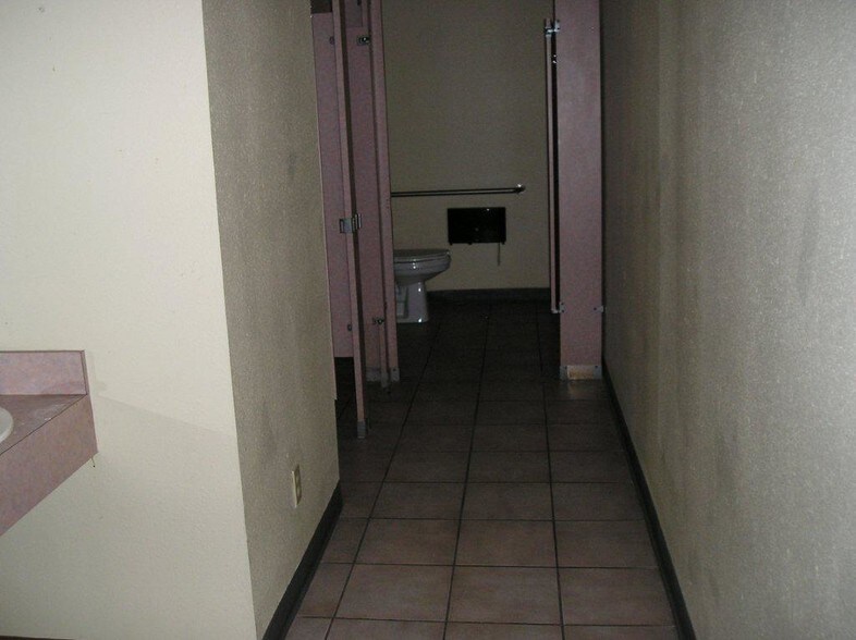 More Photos Of 325 E Merritt Island Cswy, Merritt Island Restaurant For Lease