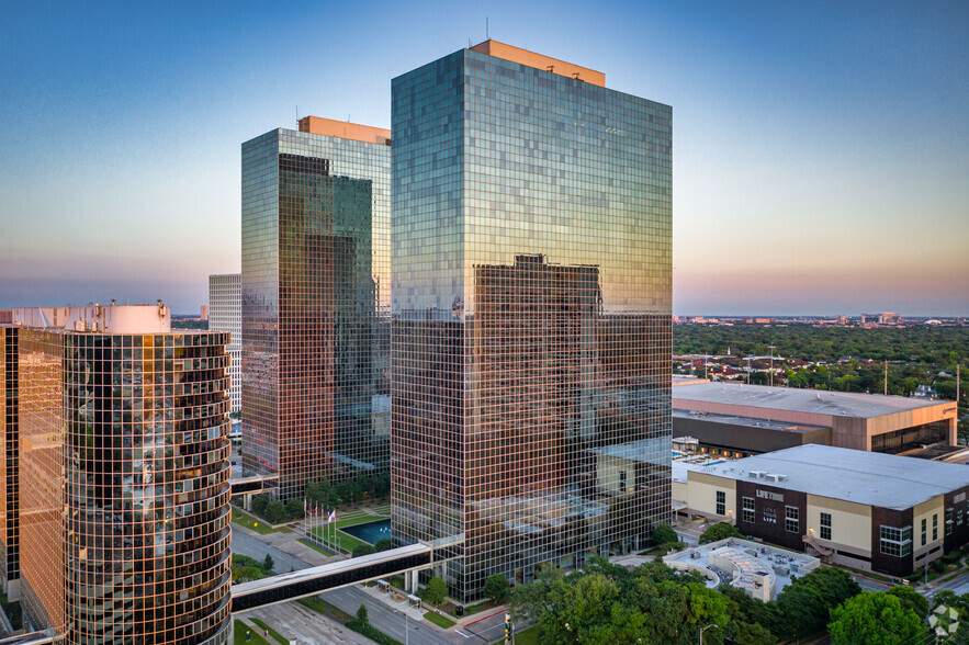 Primary Photo Of 11 Greenway Plz, Houston Office For Lease