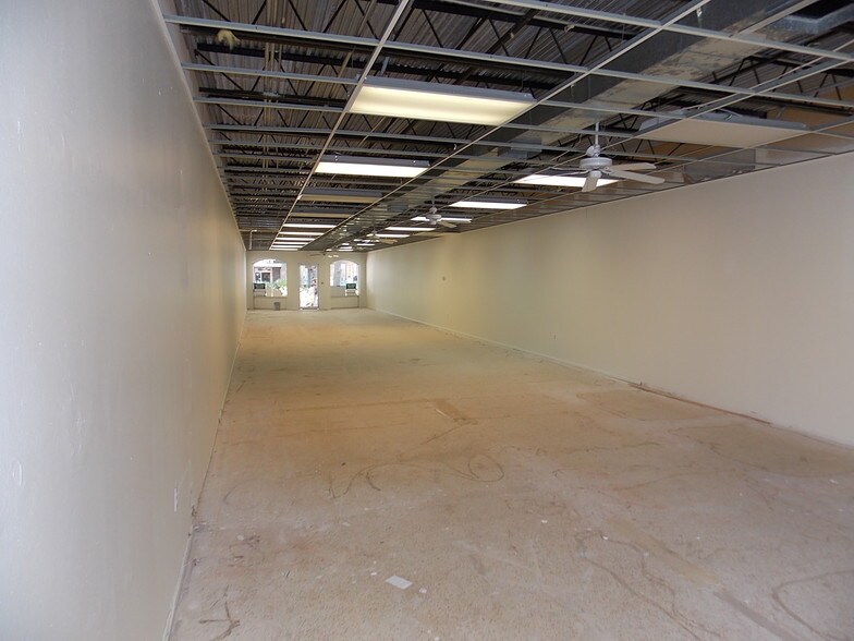 More Photos Of 1439-1443 Main St, Sarasota Storefront For Lease