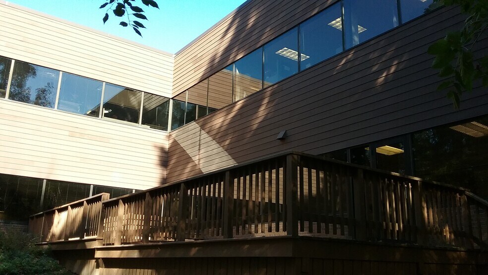 More Photos Of N14W24200 W Tower Pl, Waukesha Office For Lease