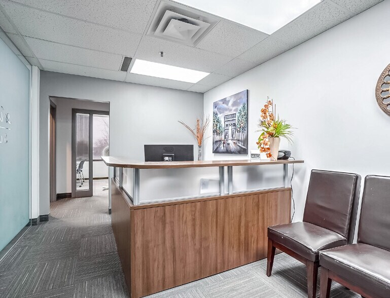 More Photos Of 400 Boul Curé-Labelle, Laval Loft Creative Space For Sale