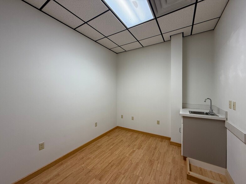 More Photos Of 301 Saddle Dr, Helena Medical For Lease