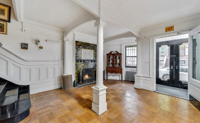 More Photos Of 307 W 91st St, New York Specialty For Lease