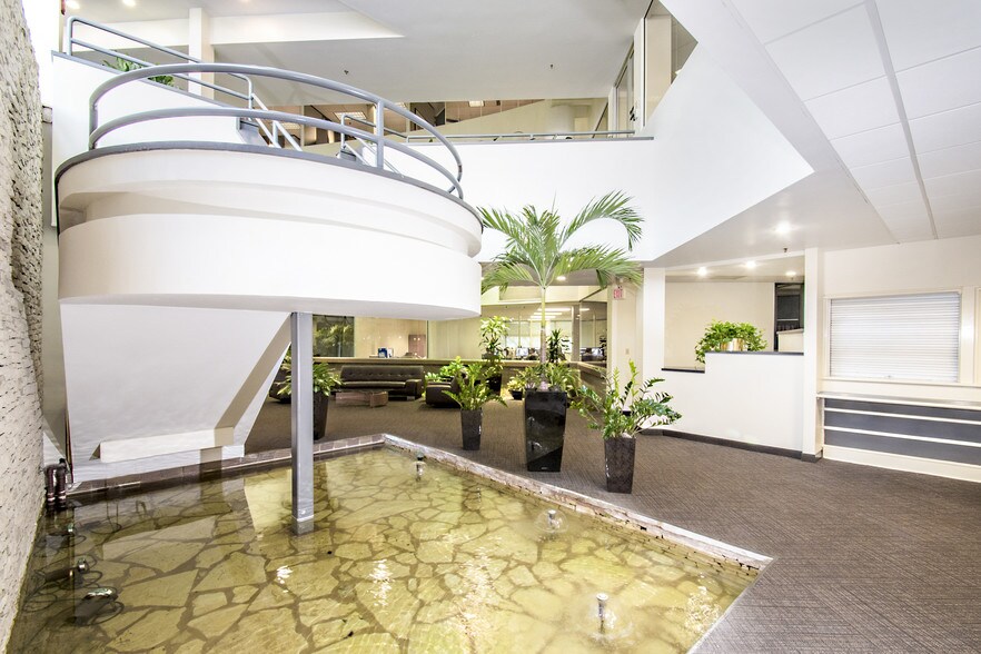 More Photos Of 9020 N Capital of Texas Hwy, Austin Office For Lease