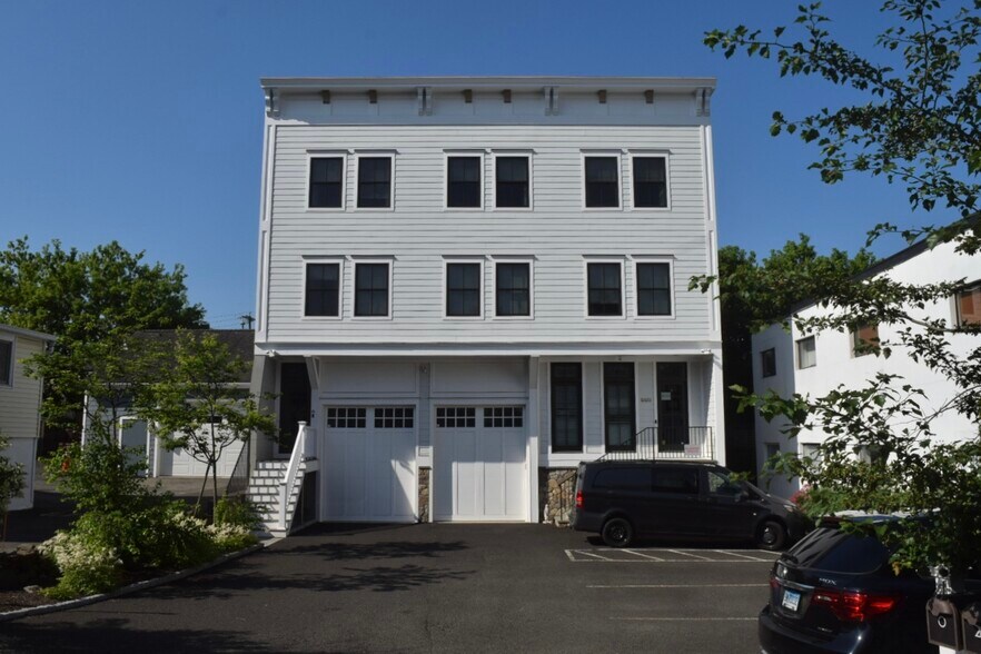 Primary Photo Of 4 Armonk St, Greenwich Apartments For Lease