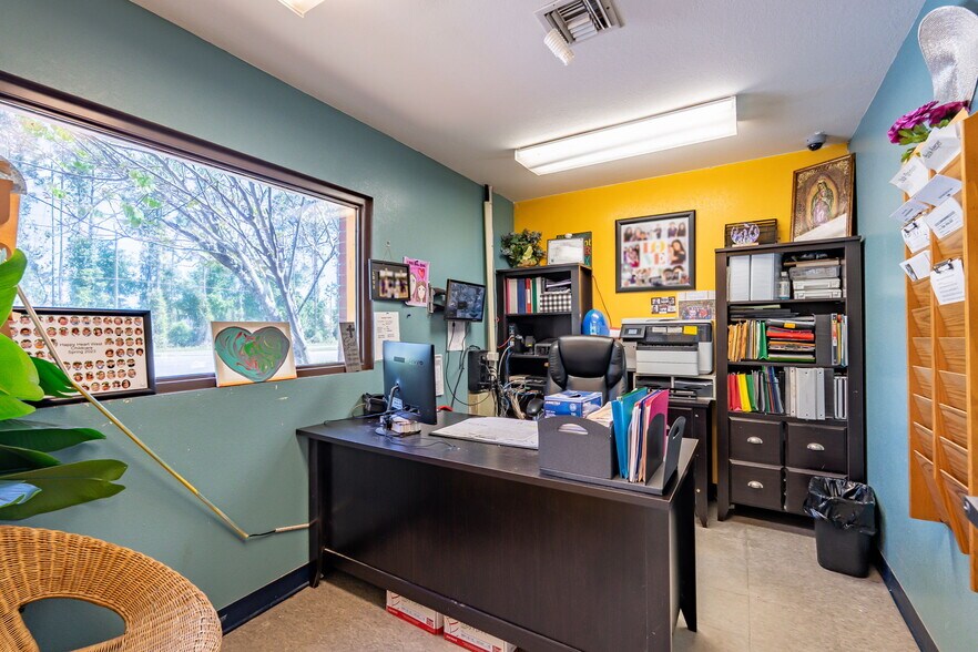 More Photos Of 522 NW Turner Rd, Lake City Daycare Center For Sale