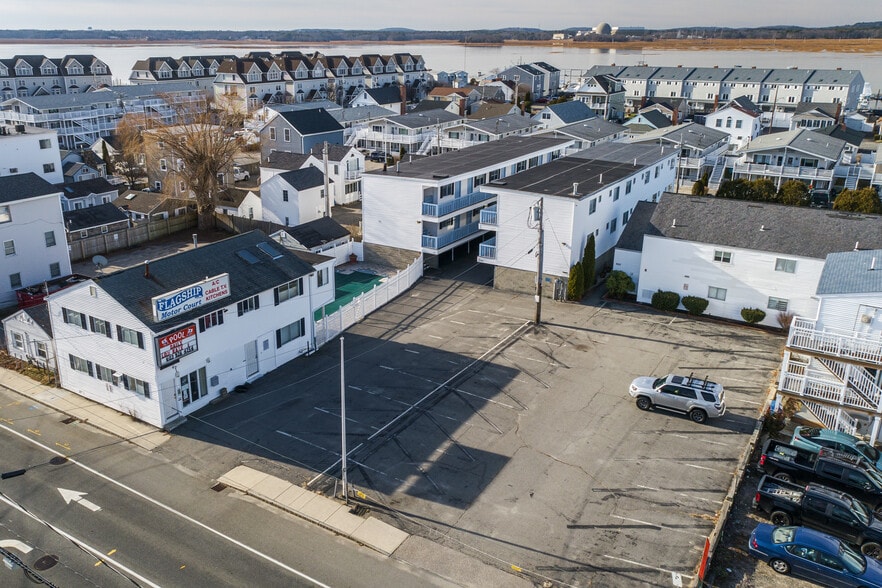 More Photos Of 198 Ashworth Ave, Hampton Hotel For Sale