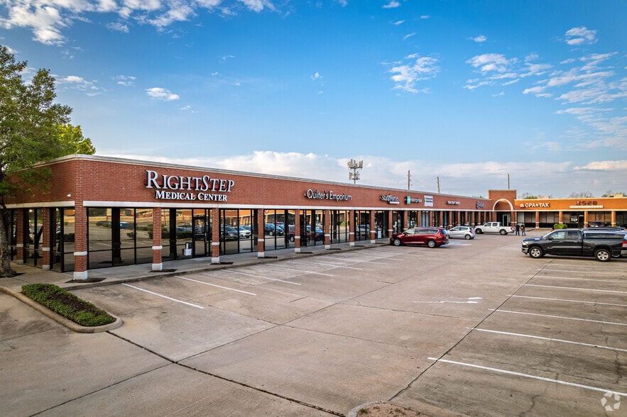 More Photos Of 11925 Southwest Fwy, Stafford Unknown For Lease