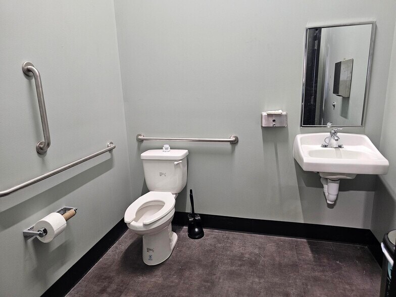 More Photos Of 321 W Clifton St, Tomah General Retail For Sale