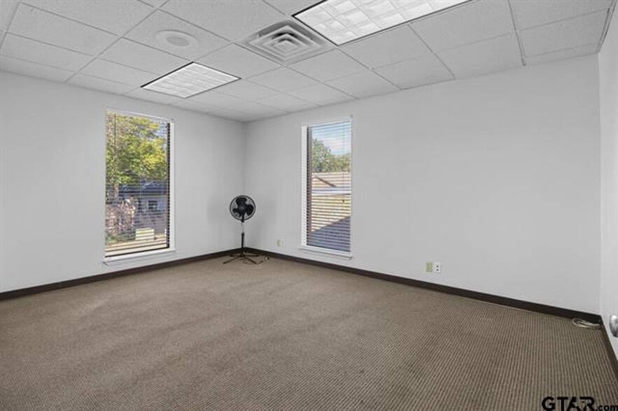 More Photos Of 625 Chase Dr, Tyler Office For Lease