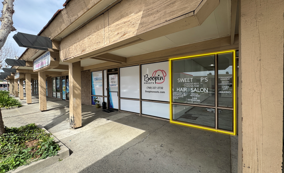 Primary Photo Of 1707-1711 E Valley Pky, Escondido General Retail For Lease
