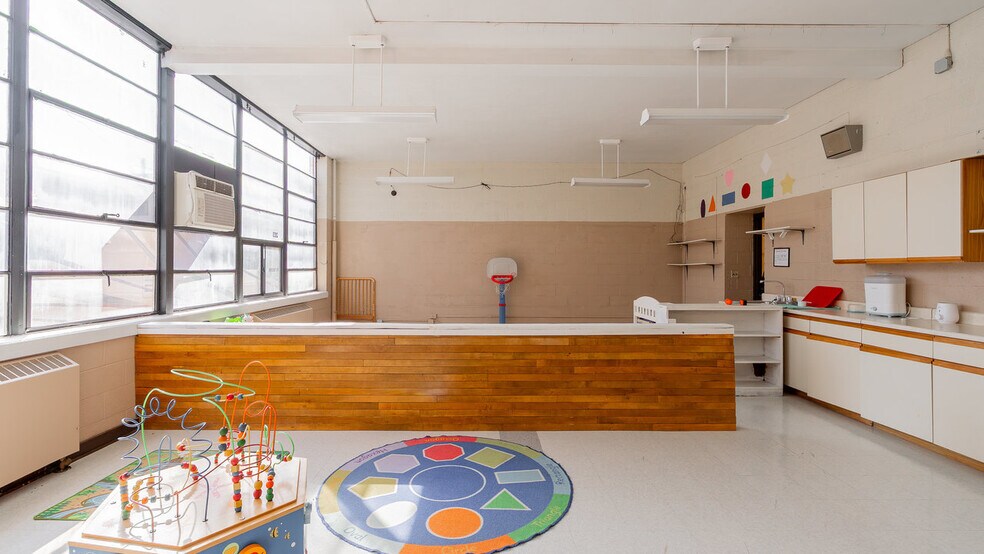 More Photos Of 81 Evick Dr, Franklin Flex For Sale