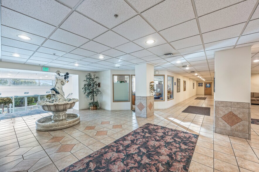 More Photos Of 300 S Okanogan Ave, Wenatchee Office For Sale