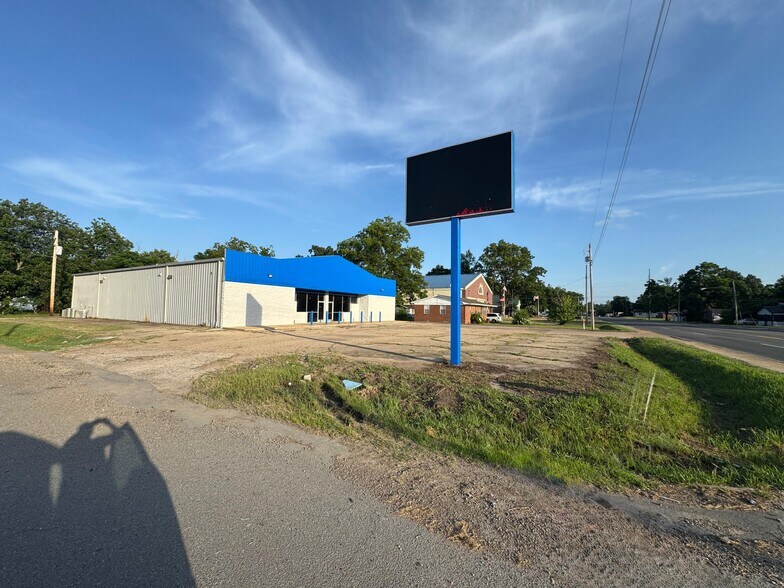 More Photos Of 820 N Main St, Brinkley Freestanding For Sale