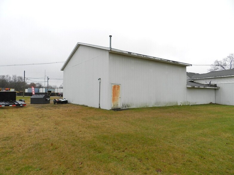 More Photos Of 1641 E Main St, Niles Manufacturing For Sale