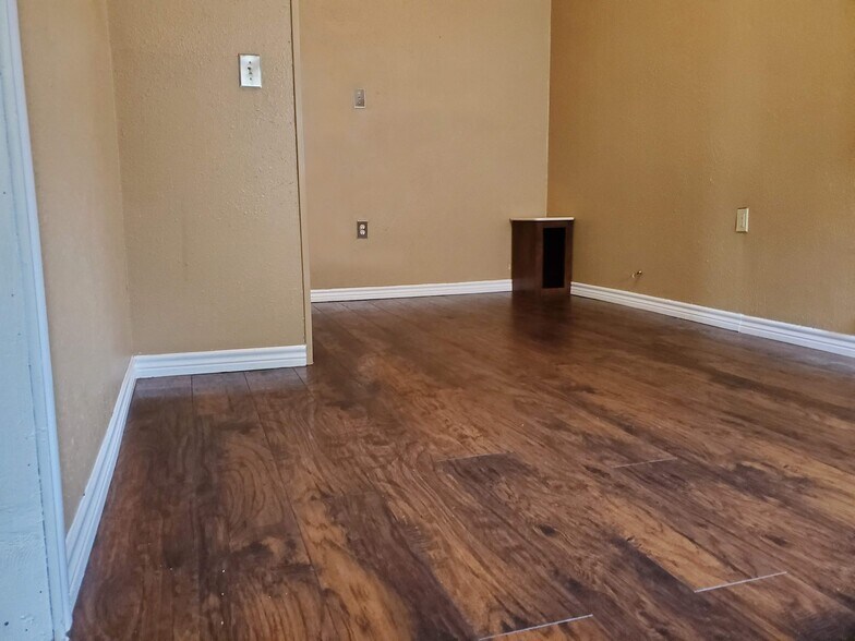 More Photos Of 138 Grey Moss Ct, Ingram Apartments For Sale