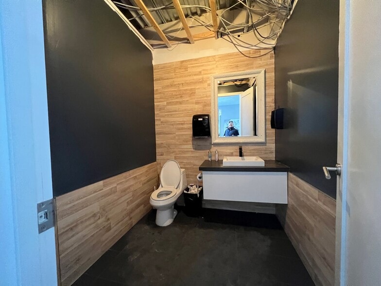 More Photos Of 1300-1360 Rue Louis-Marchand, Beloeil Warehouse For Sale