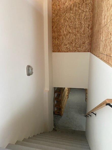 More Photos Of 528 NW 11th Ave, Portland Storefront For Lease