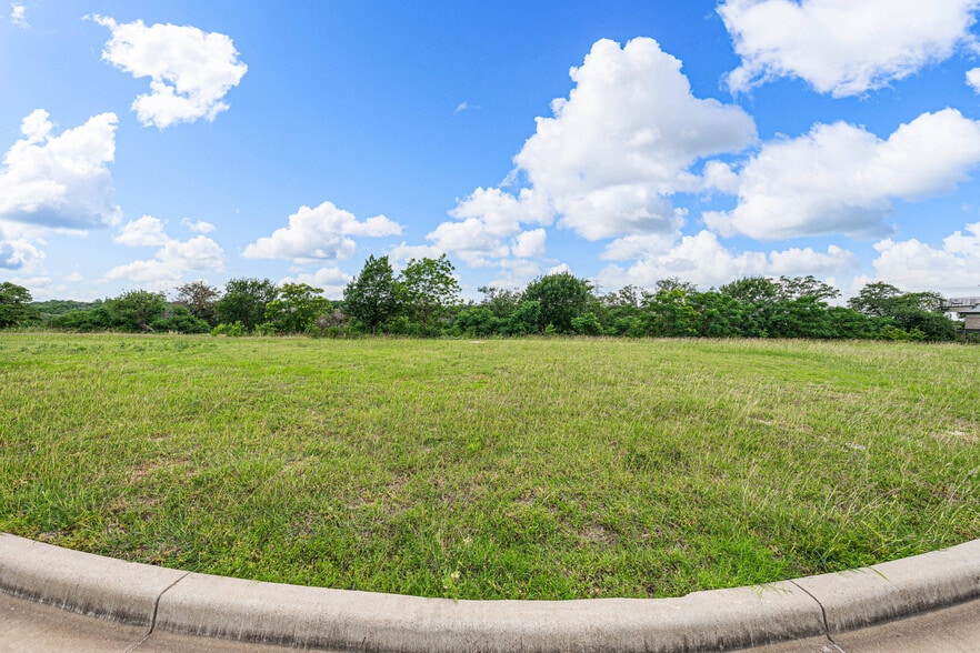 More Photos Of The Enclave, Waco Land For Sale