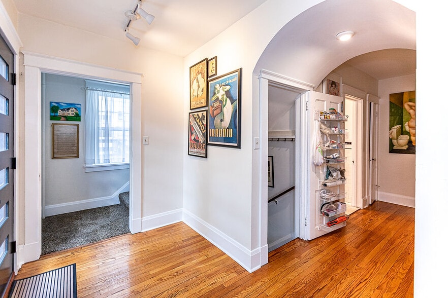 More Photos Of 404 Allegheny Ave, Towson Office For Sale