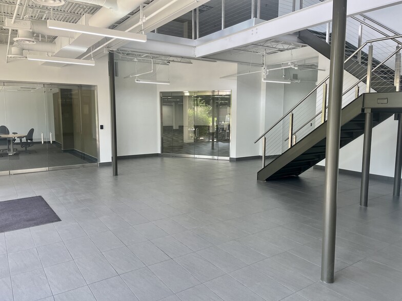 More Photos Of 4200 Buckingham Rd, Fort Worth Office For Lease