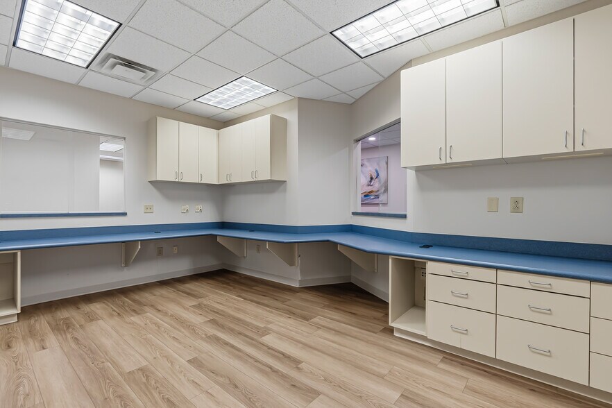 More Photos Of 3731 NW Cary Pky, Cary Medical For Sale