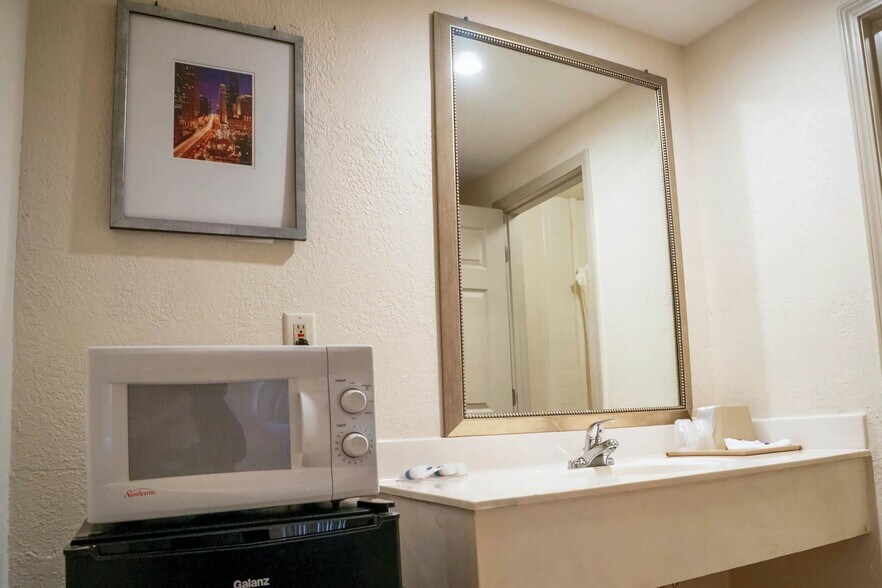 More Photos Of 201 Continental Dr, Junction City Hotel For Sale