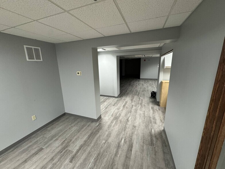 More Photos Of 2020 Front St, Cuyahoga Falls Office Residential For Sale
