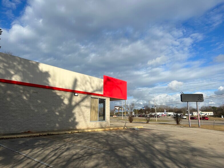 More Photos Of 1601 5th Ave, Meridian Freestanding For Lease