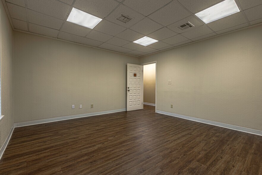 More Photos Of 2505 Washington Ave, Waco Office For Lease