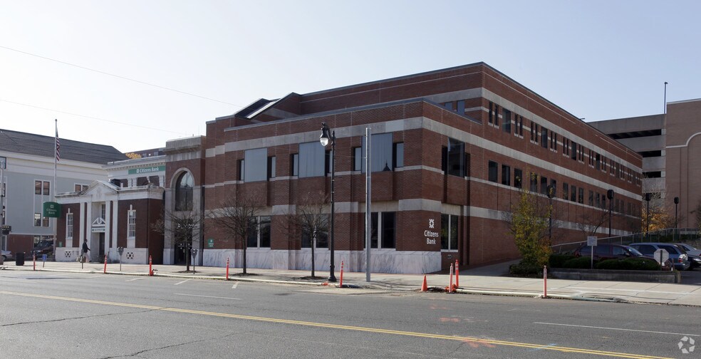 More Photos Of 225-243 Main St, Middletown Office For Lease