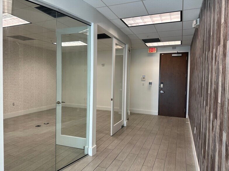 More Photos Of 175 SW 7th St, Miami Medical For Sale