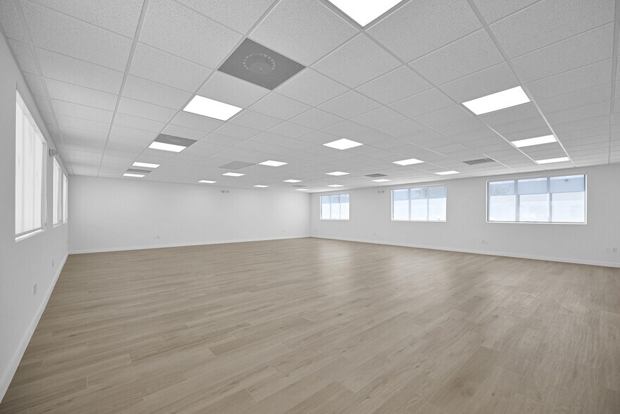 More Photos Of 221 NE 67th St, Miami Warehouse For Sale